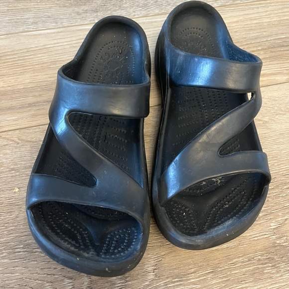 Shoes - Picture 7 of 8